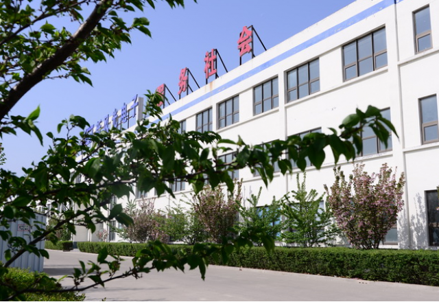 德信手机官方网站荣获汶上县“工业经济发展功勋企业”“功勋企业家”殊荣