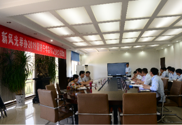 济宁学院2019届电气工程及其自动化专业实习毕业论文答辩会在德信手机官方网站顺利举办