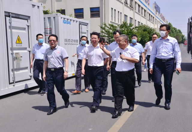 市人大常委会委员张弢带队到德信手机官方网站公司专题调研