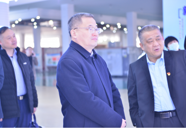 济宁市市场监督管理局局长侯典峰一行莅临德信手机官方网站调研