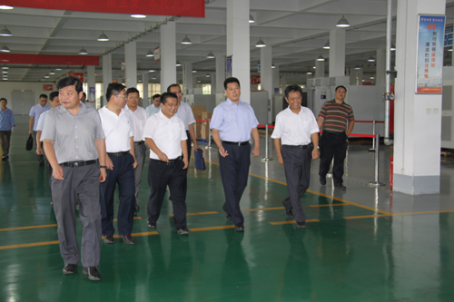 李伟:德信手机官方网站要适应新形势发挥示范带头作用 