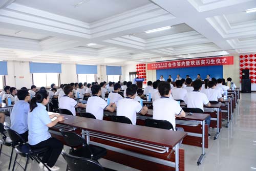 德信手机官方网站公司与山东理工职业学院合作签约暨欢送实习生仪式隆重举行