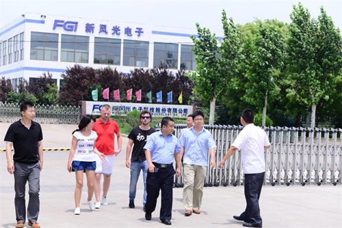 俄罗斯某股份有限公司客人莅临德信手机官方网站考察
